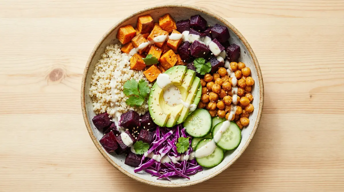 Veganské Buddha Bowl s quinoou a tahini dresinkem